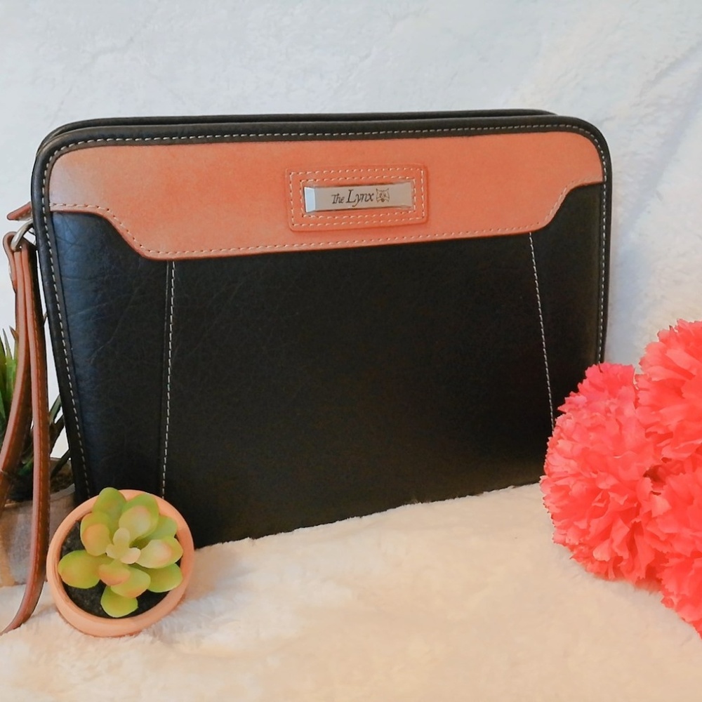 The Lynx Leather Wrislet Purse Black NWOT